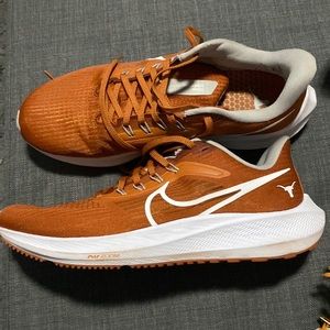 Nike Air Zoom Pegasus 39 Texas Longhorns Running Shoes